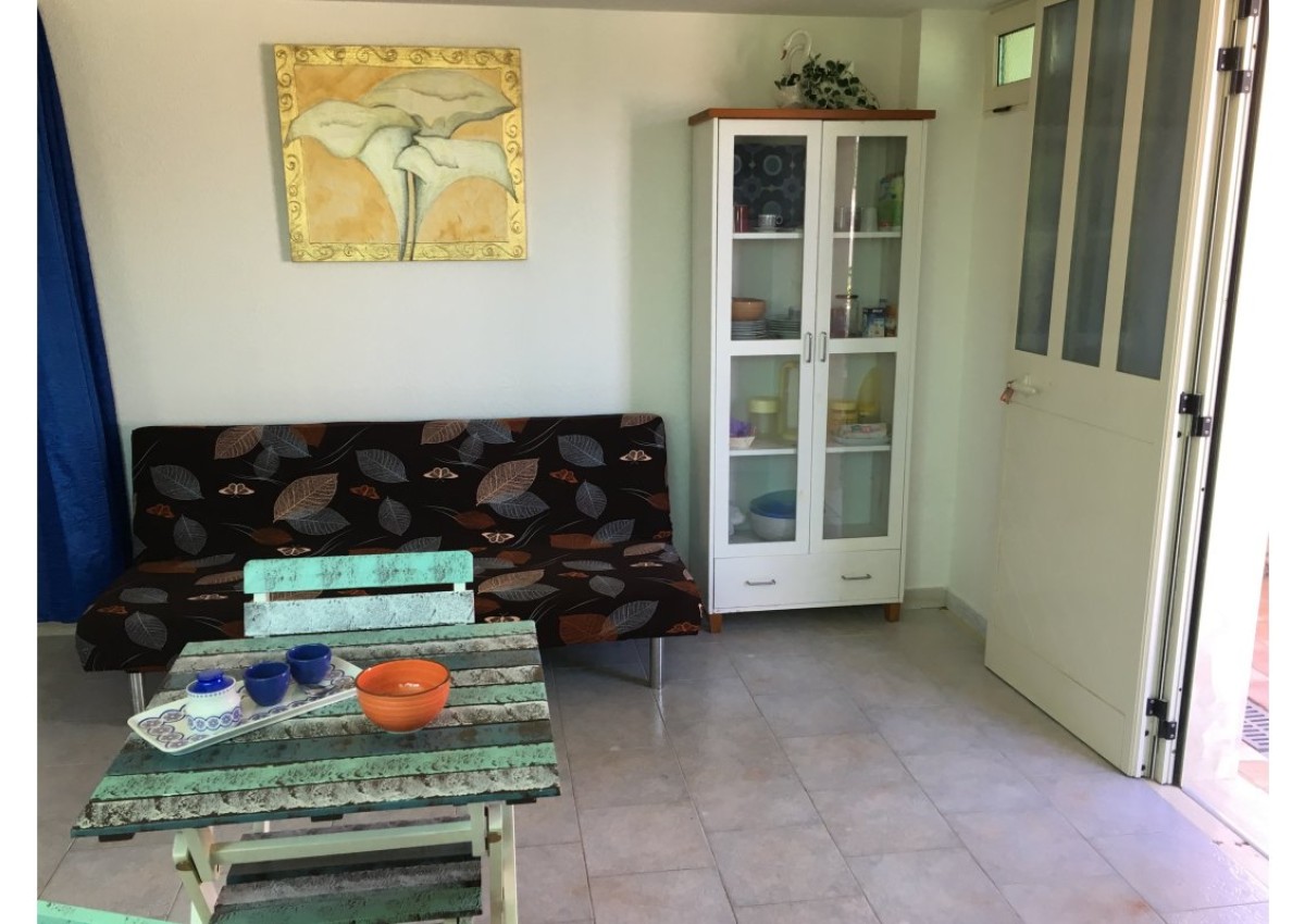 Monolocale con giardino a due passi dal mare