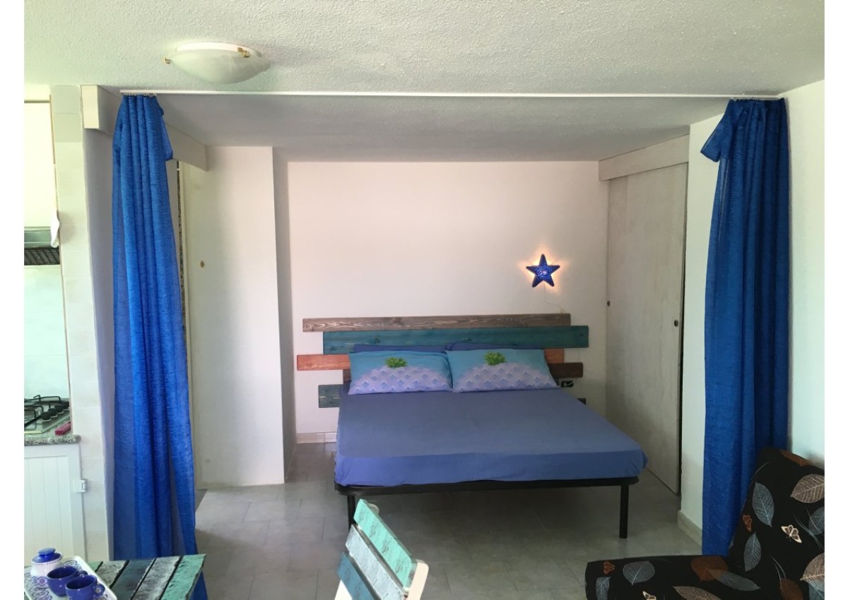 Monolocale con giardino a due passi dal mare