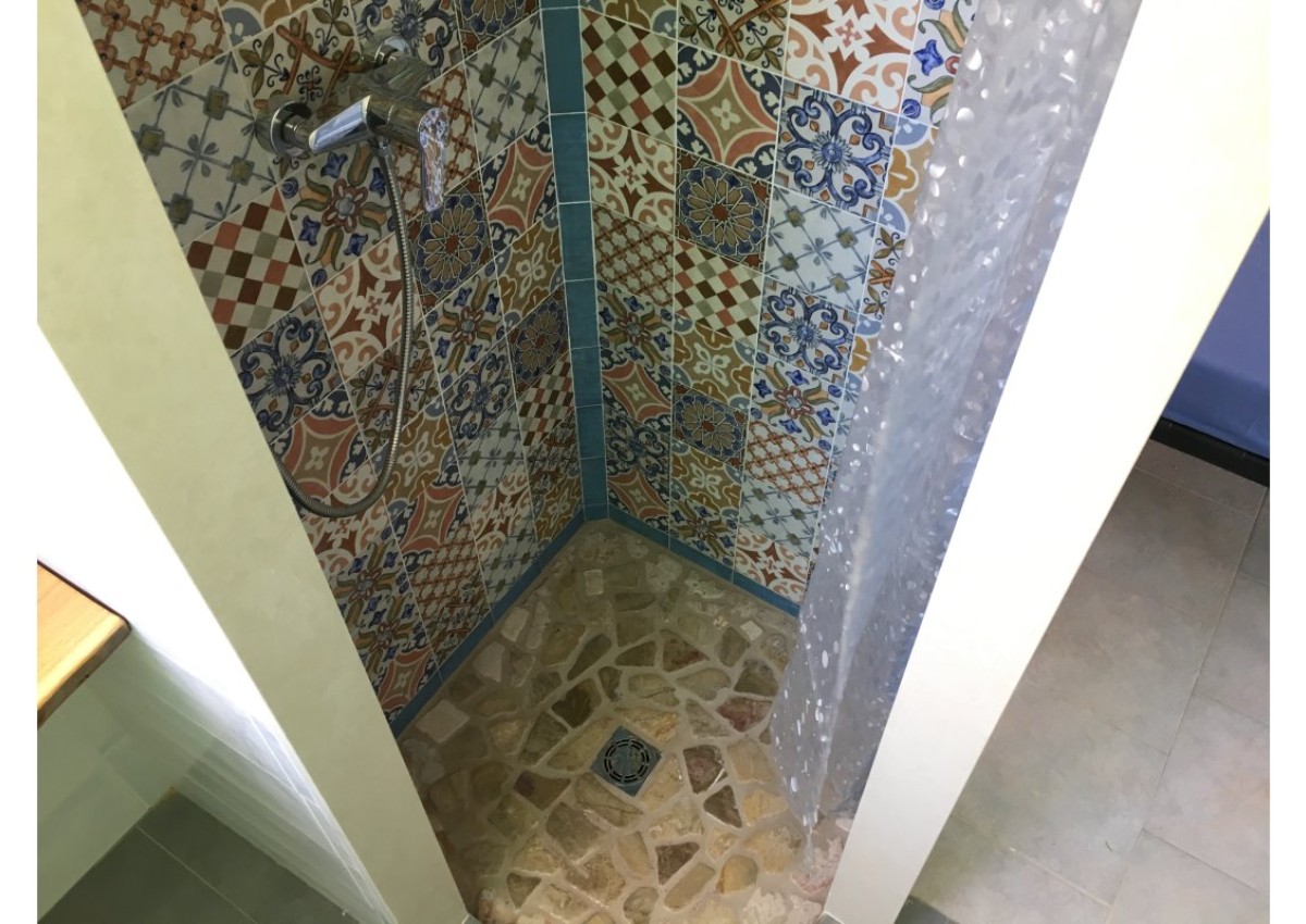 Monolocale con giardino a due passi dal mare