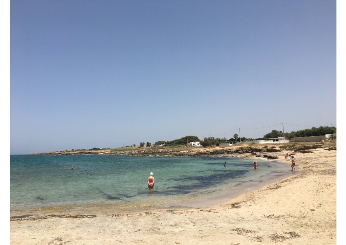 Monolocale con giardino a due passi dal mare