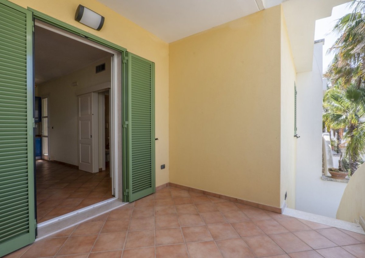 yellow apartment baia verde 