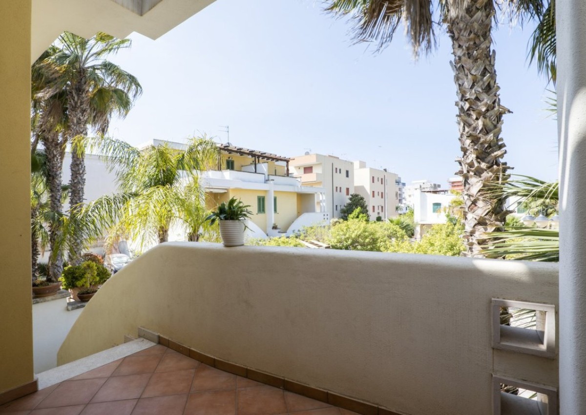 yellow apartment baia verde 