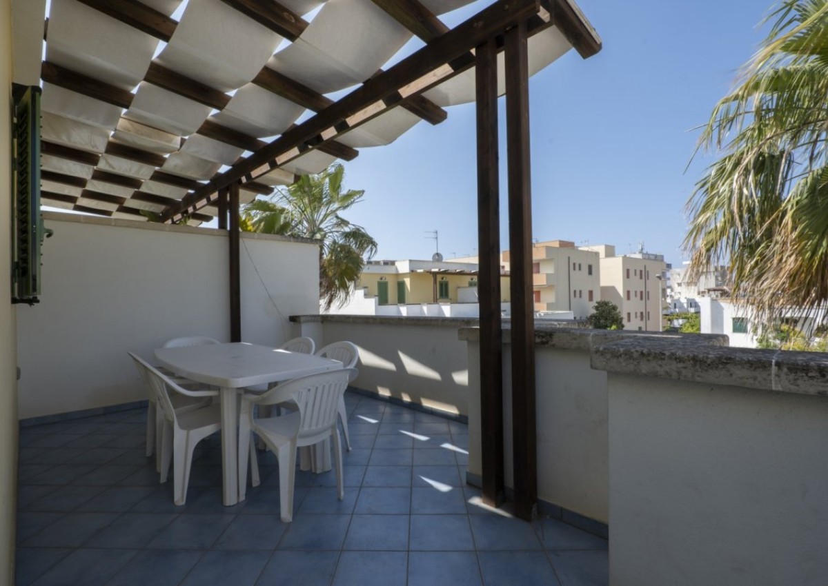 yellow apartment baia verde 