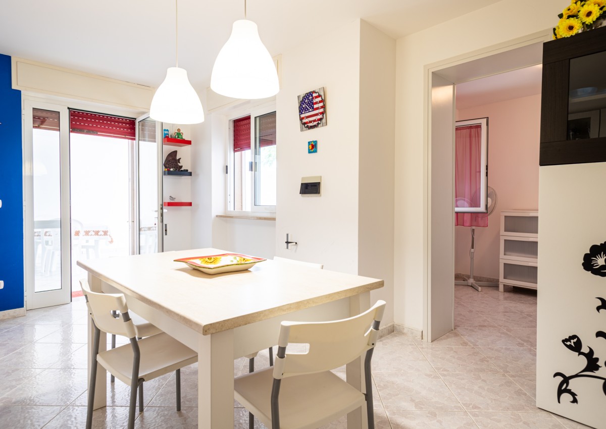 red home fronte mare