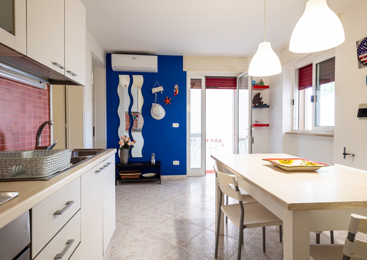 red home fronte mare