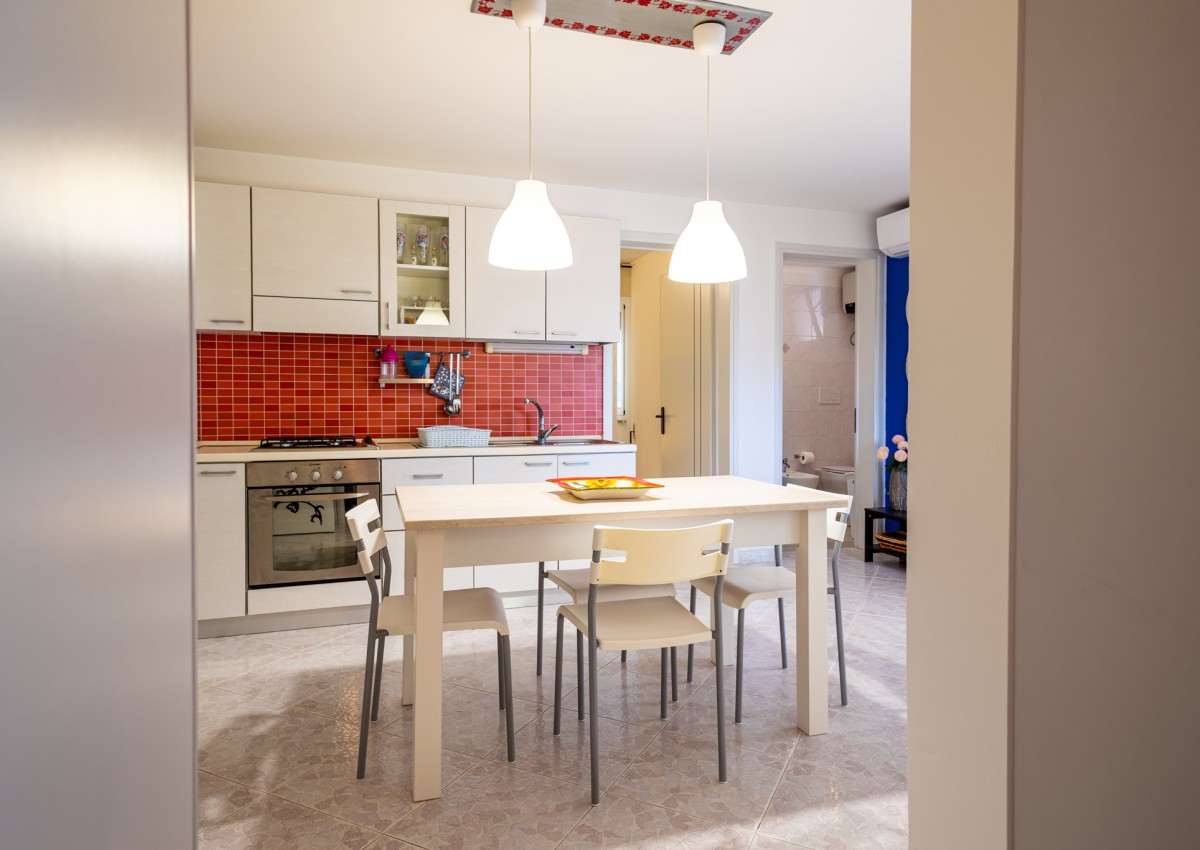 red home fronte mare