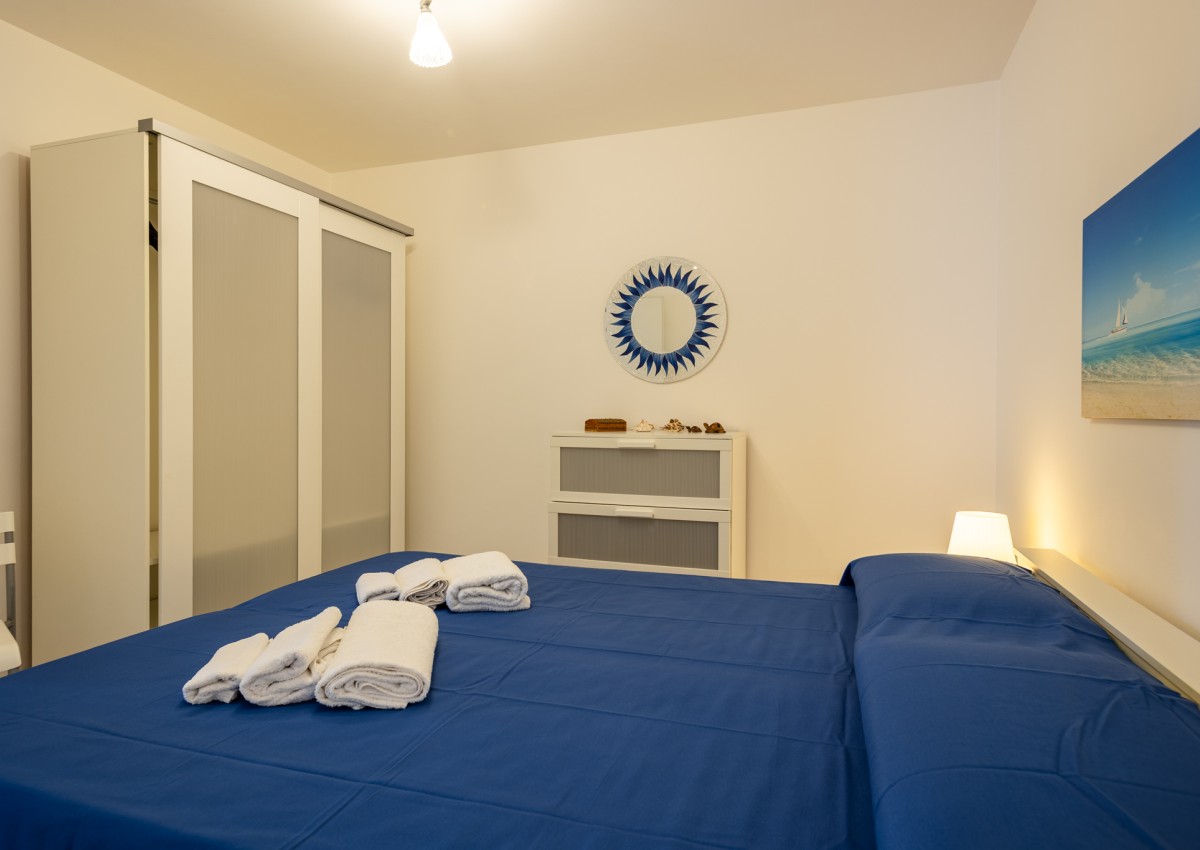 red home fronte mare