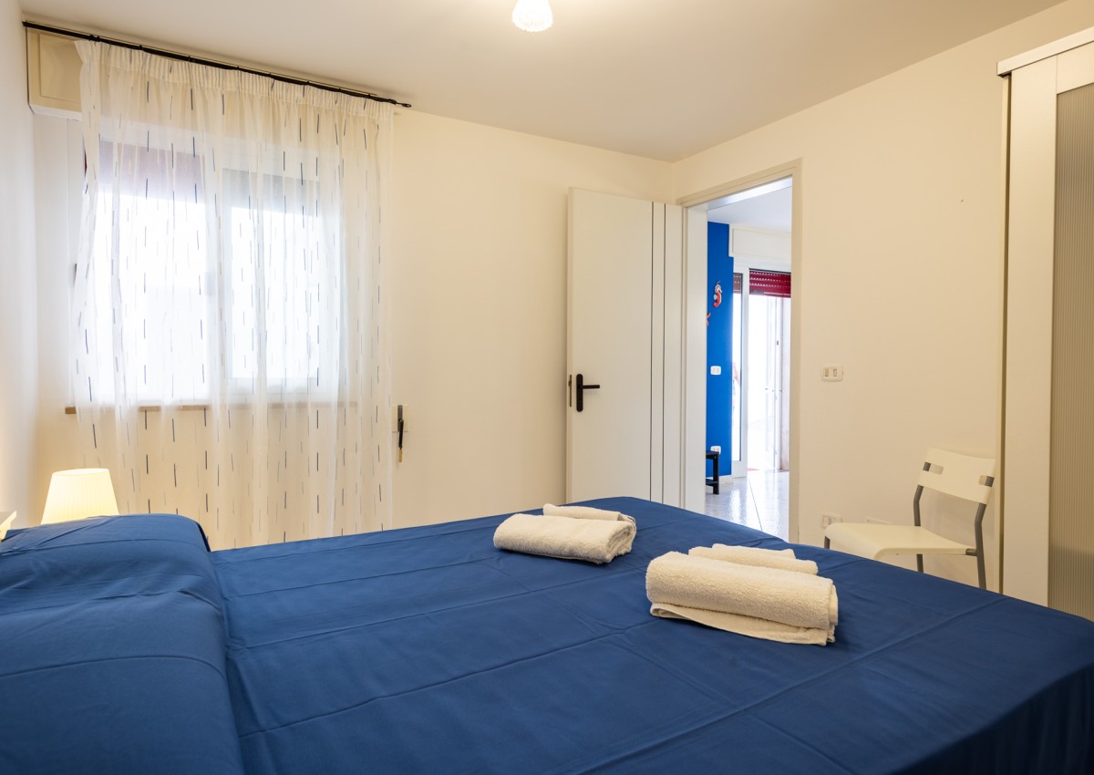 red home fronte mare