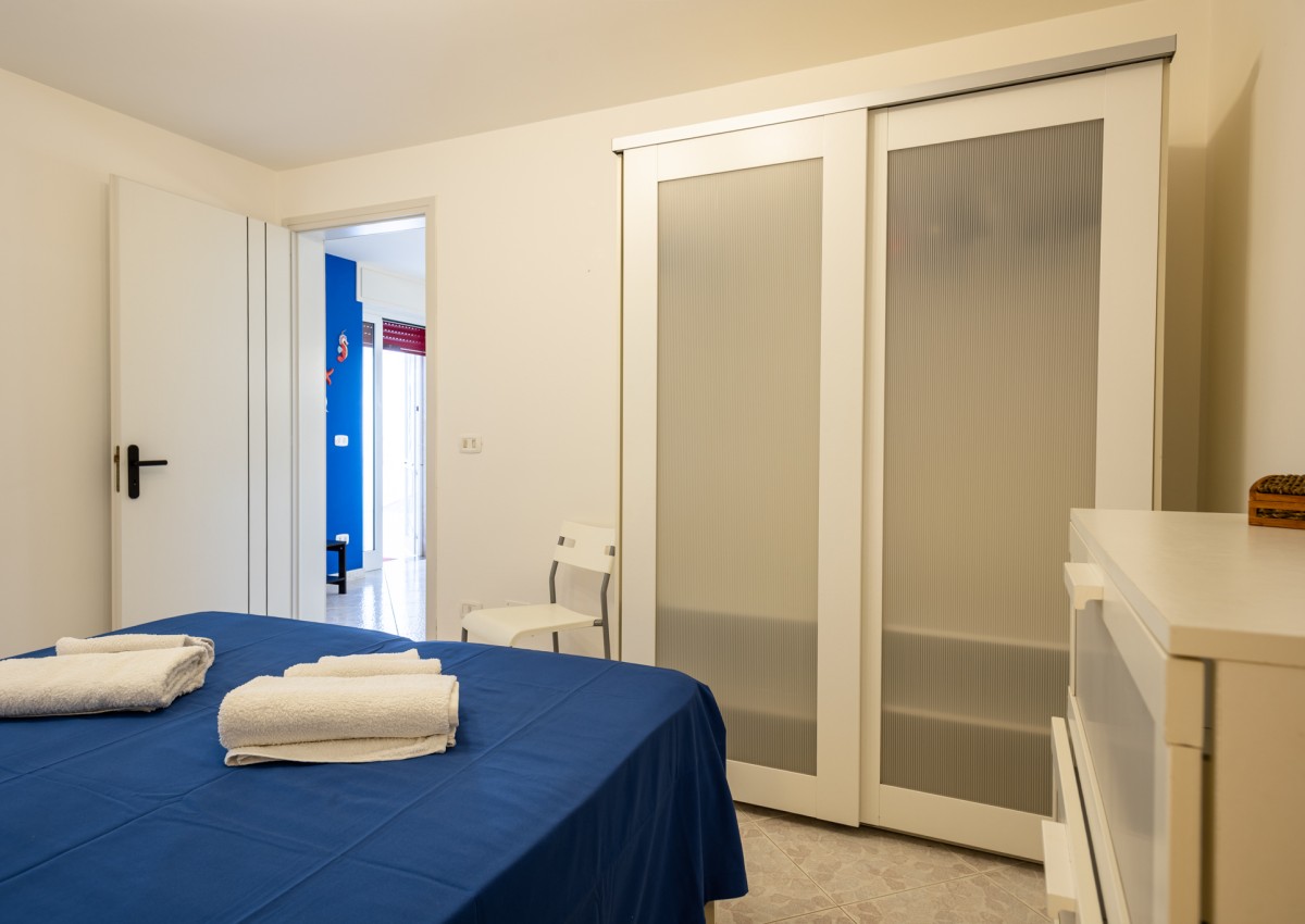 red home fronte mare