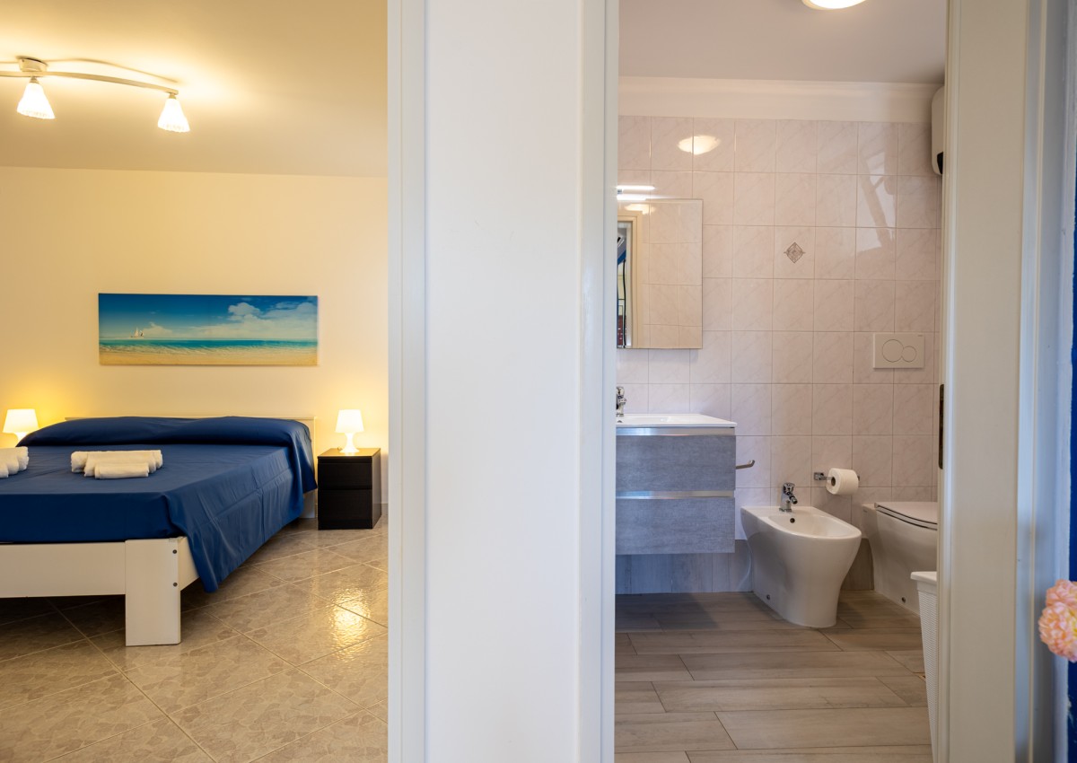 red home fronte mare