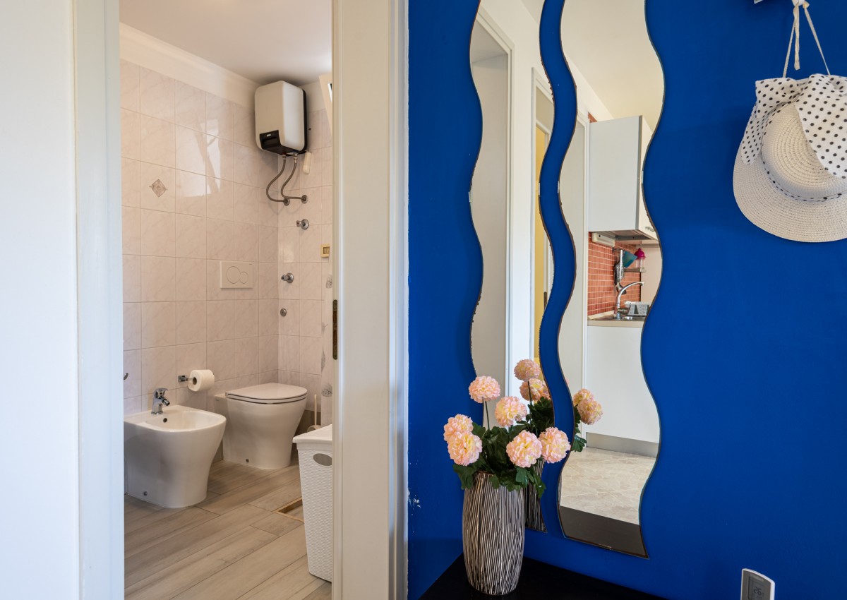 red home fronte mare