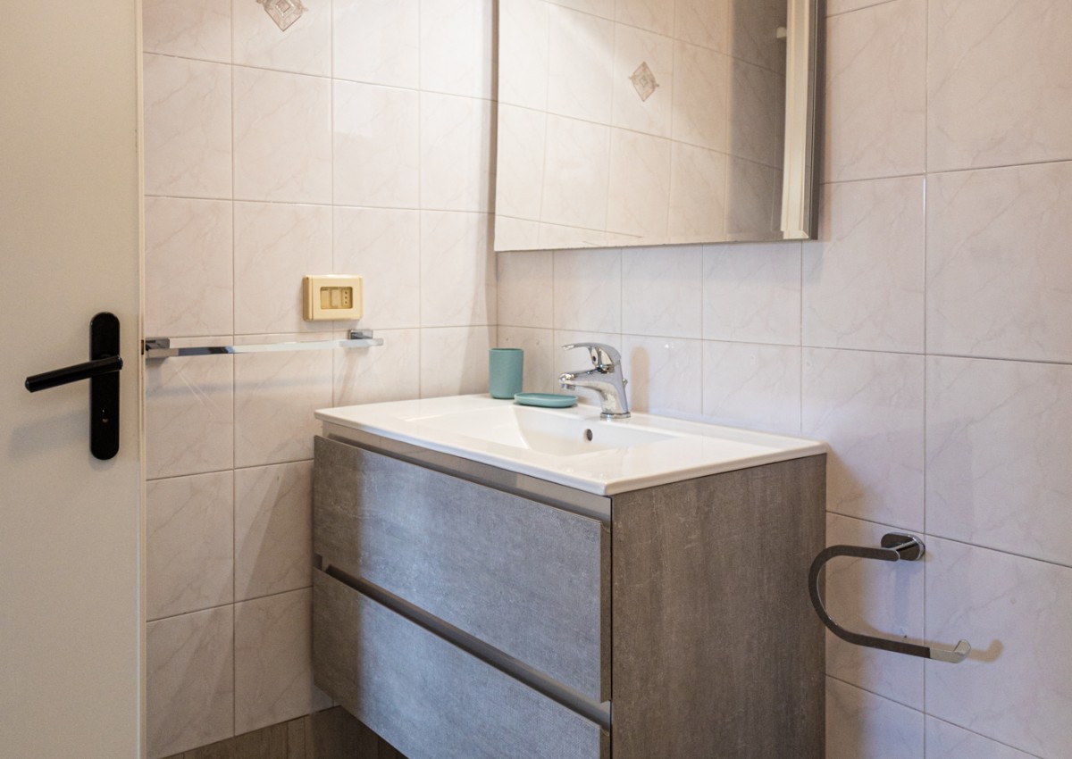 red home fronte mare