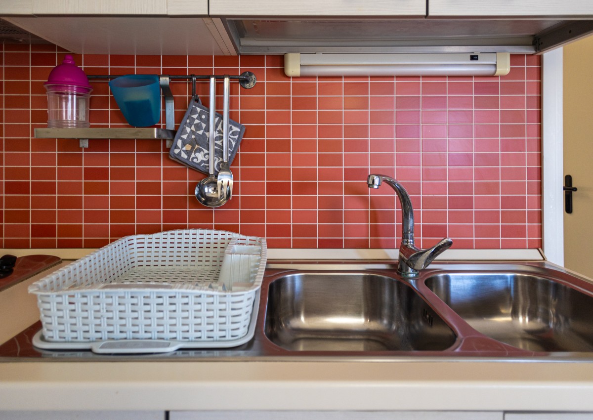 red home fronte mare