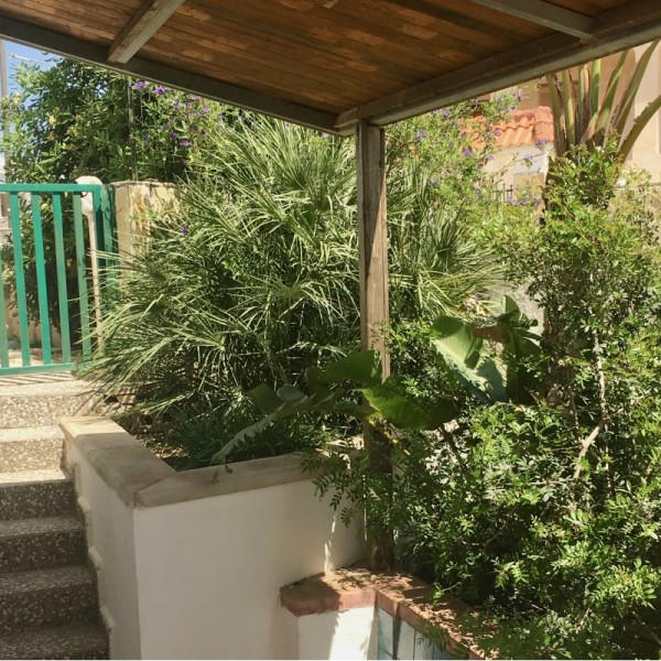 Monolocale con giardino a due passi dal mare — foto 9